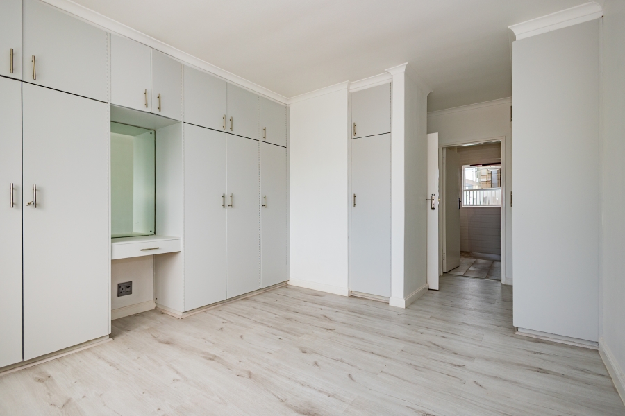 4 Bedroom Property for Sale in Bloubergrant Western Cape